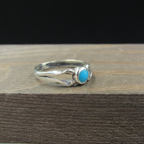 Size 4.5 Sterling Silver Blue Stone Simple Band Ring Vintage - Picture 2 of 8